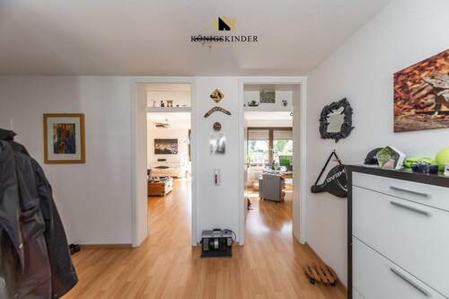 Flur - Etagenwohnung mit 91,00 m² in Stuttgart zum Kaufen