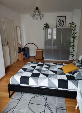 Schlafzim - (KI generiert) - 2 Zimmer Etagenwohnung zur Miete in Frankfurt am Main