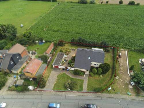 Draufsicht - Großes Einfamilienhaus in schöner Lage