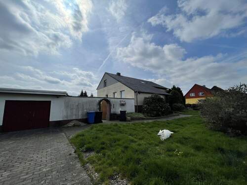 Vorderansicht mit Zufahrt - Einfamilienhaus mit 175,00 m&sup2; in Velpke zum Kaufen