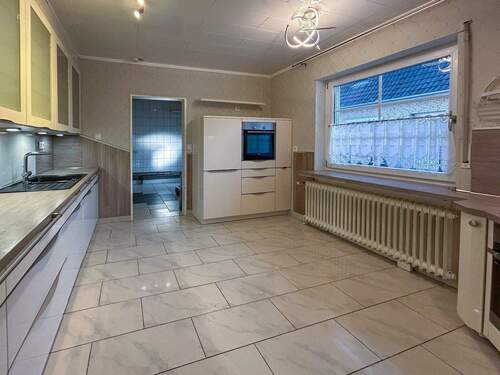 Küche - 5 Zimmer Einfamilienhaus zum Kaufen in Großefehn