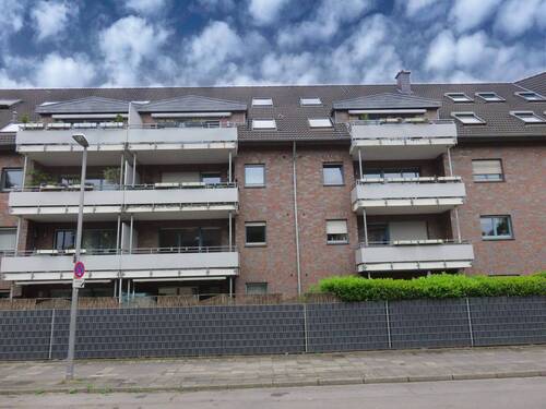 Rückansicht des Hauses - 3 Zimmer Etagenwohnung in Krefeld