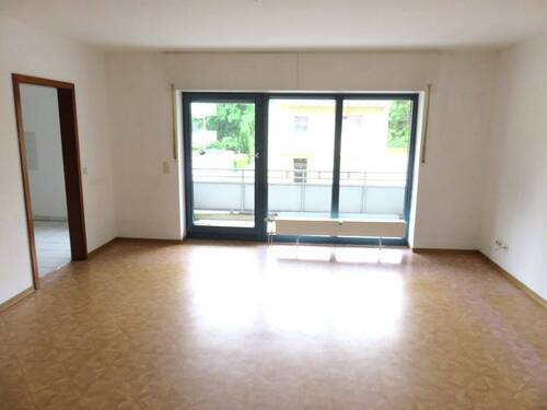 Wohnzimmer mit Zugang zur Loggia - Etagenwohnung mit 82,00 m&sup2; in Krefeld zum Kaufen