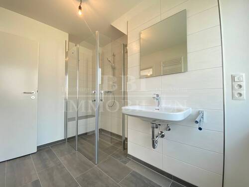 Geschmackvolles Duschbad en Suite - 
