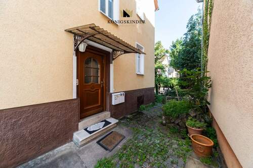 Eingang - 9 Zimmer Mehrfamilienhaus, Wohnhaus zum Kaufen in Stuttgart / Zuffenhausen