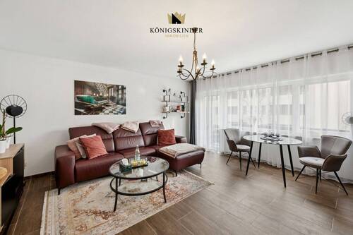 Wohnzimmer mit Balkon - 