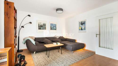 Wohnzimmer 1 - 2 Zimmer Etagenwohnung zum Kaufen in Berlin