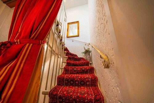 Treppe aufwärts - 4 Zimmer Mehrfamilienhaus, Wohnhaus zur Miete in Mönchengladbach