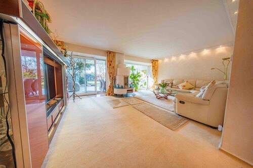 grosszügig wohnen mit Kamin - Mehrfamilienhaus, Wohnhaus mit 125,00 m&sup2; in Mönchengladbach zur Miete