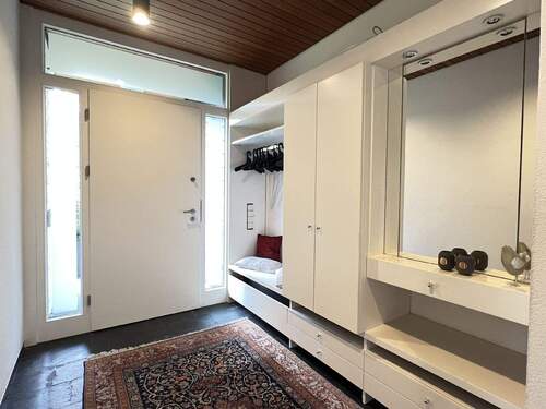 Eingangsbereich - 7 Zimmer Einfamilienhaus zum Kaufen in Korschenbroich-Neersbroich