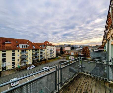 Ausblick - Charmantes Wohnen unterm Dach - 3-Raum mit Balkon!