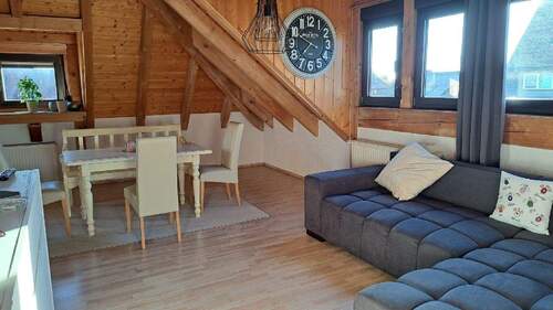 Offener Wohn- und Essbereich - GEMÜTLICHE DACHGESCHOSS WOHNUNG - mit Einbauküche ***SCHWEINHEIM***