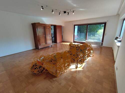 Wohnzimmer mit Blick in den Garten - 