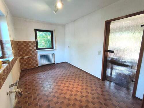 Küche mit Zugang zum Esszimmer - 