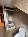 Blick Dusche mit Sitzbank - 