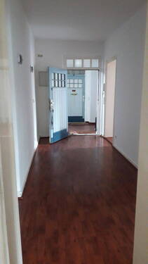 Wohnungstür - 6 Zimmer Etagenwohnung zum Kaufen in Magdeburg