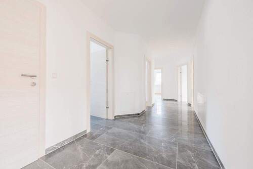 Flur - 1 Zimmer Mehrfamilienhaus, Wohnhaus in Büchlberg / Saderreut