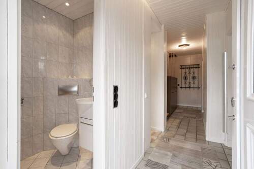 Eingang mit G-WC - Doppelhaushälfte mit 138,00 m&sup2; in Castrop-Rauxel zum Kaufen