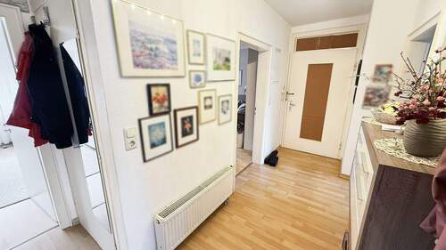 Flur - 3 Zimmer Etagenwohnung zum Kaufen in Bielefeld