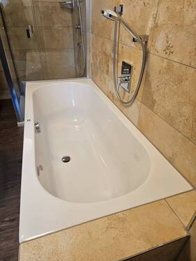 HH EG Bad mit Wanne - 