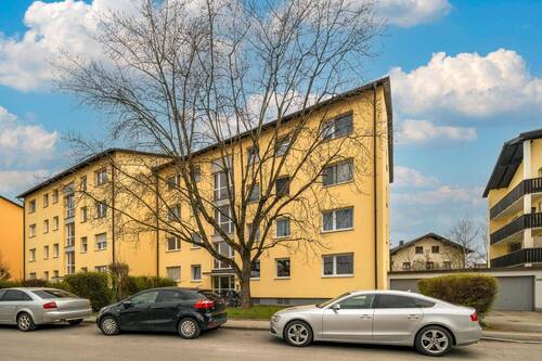 Frontansicht - Grafing! Sanierte 2-Zimmer-ETW mit Gartenanteil!