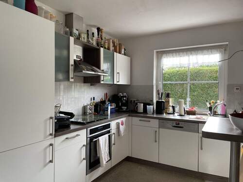 Moderne Küche mit Theke - 