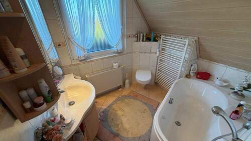 Wannenbad im Obergeschoss - 