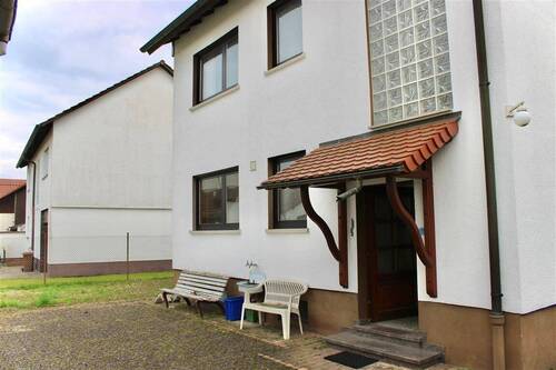 Hauseingang - 5 Zimmer Mehrfamilienhaus, Wohnhaus in Neulußheim