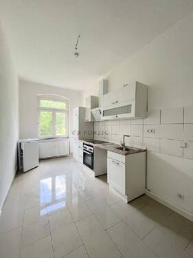 Küche mit Einbauküche - 2 Zimmer Etagenwohnung in Chemnitz