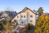 Drohne - Großzügiges Einfamilienhaus mit hochwertiger Ausstattung und Photovoltaik. auf traumhaften Südgarten