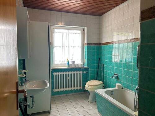 Badezimmer - Einfamilienhaus mit 100,00 m² in Walsdorf zum Kaufen