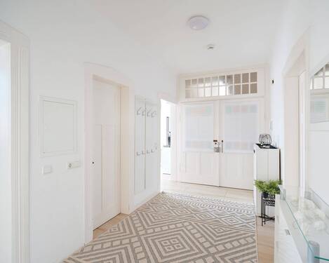 großer Eingangsbereich - 4 Zimmer Etagenwohnung zum Kaufen in Reutlingen