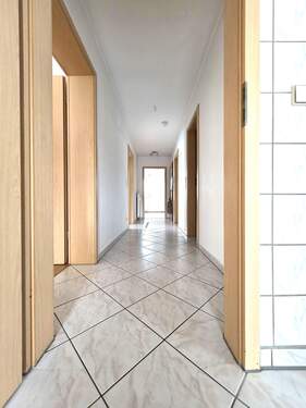 Flur.jpg - 4 Zimmer Terrassenwohnung in Remseck am Neckar