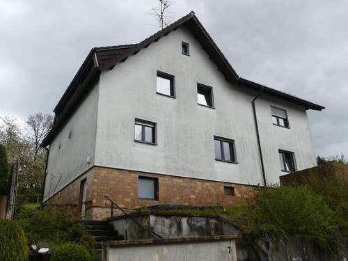 Straßenansicht - 6 Zimmer Mehrfamilienhaus, Wohnhaus zum Kaufen in Jossgrund
