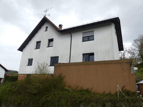 Straßenansicht - 6 Zimmer Mehrfamilienhaus, Wohnhaus in Jossgrund