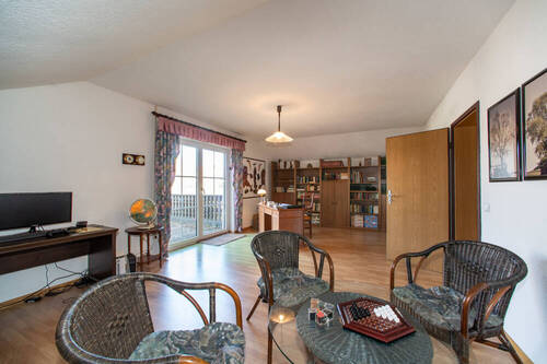 Wohn- oder Spielzimmer mit Dachterrasse - 