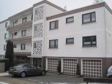 Hausansicht mit Eingangsbereich - 