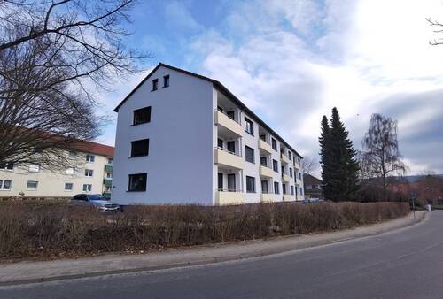 Haus Seitenansicht - Etagenwohnung in Seesen zu vermieten.