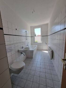 Bad - 4 Zimmer Etagenwohnung zur Miete in Crimmitschau