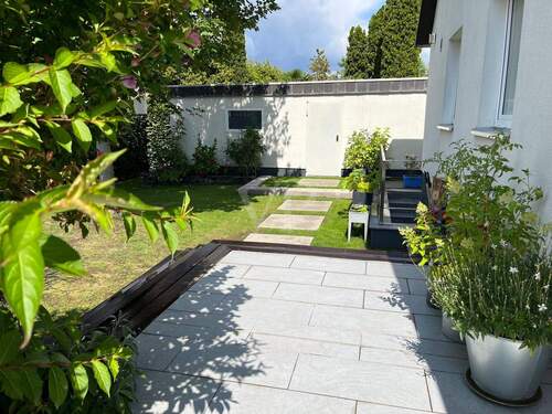 Seitenansicht - Garage - 4 Zimmer Einfamilienhaus in Laatzen