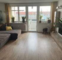 Schöner Blick im 4. OG - 2 Zimmer-Wohnung mit Süd-Balkon und Aufzug - Einbauküche kann abgelöst werden - Fürth Südstadt