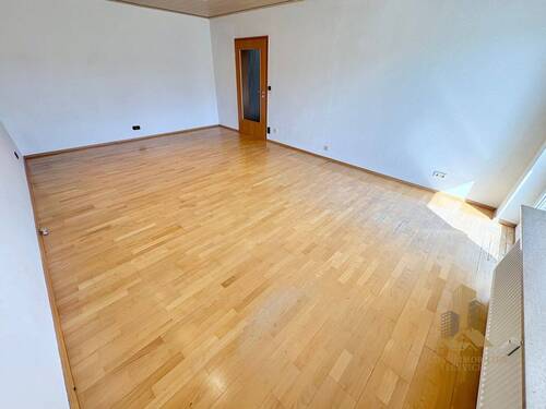 Wohnzimmer Ansicht 2 - 3 Zimmer Etagenwohnung zur Miete in Niederdorfelden