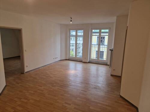 Wohnzimmer Richtung Schlafzimmer.jpg - 