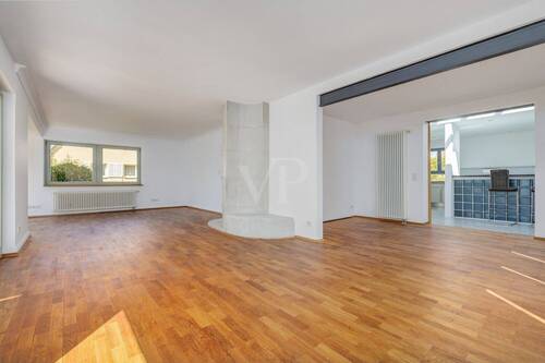 Wohn- und Esszimmer Richtung Küche - 6 Zimmer Einfamilienhaus zum Kaufen in Kelkheim (Taunus)