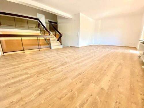 offenes Wohnzimmer - Etagenwohnung mit 106,00 m&sup2; in Nürnberg zur Miete