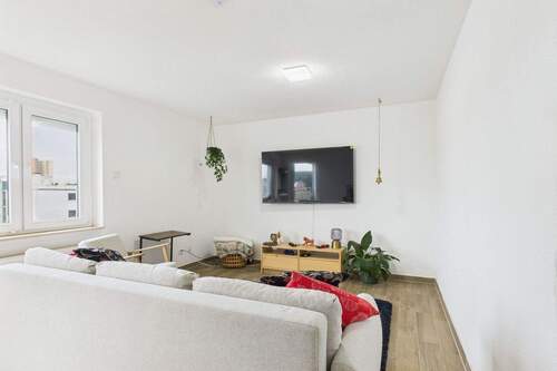 Wohnzimmer - 3 Zimmer Etagenwohnung zum Kaufen in Bietigheim-Bissingen