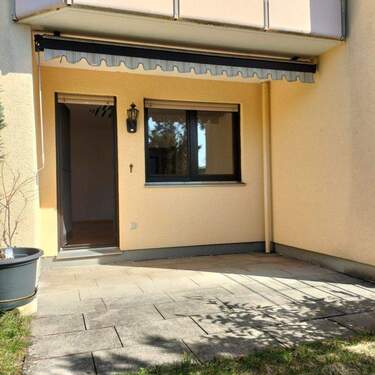 Süd-Terrasse - 2-Zimmer-Eigentumswohnung mit Terrasse und PKW-Stellplatz