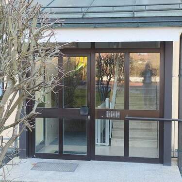 Hauseingang - Etagenwohnung mit 61,00 m&sup2; in Röthenbach zum Kaufen