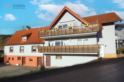 1 - Schöne 3 ZKB DG-Wohnung mit Garten, Balkon und Garage in Flußbach