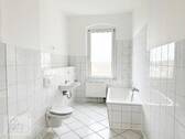 Tageslichtbad mit Wanne, WC, Waschtisch und Waschmaschinenanschluss - 